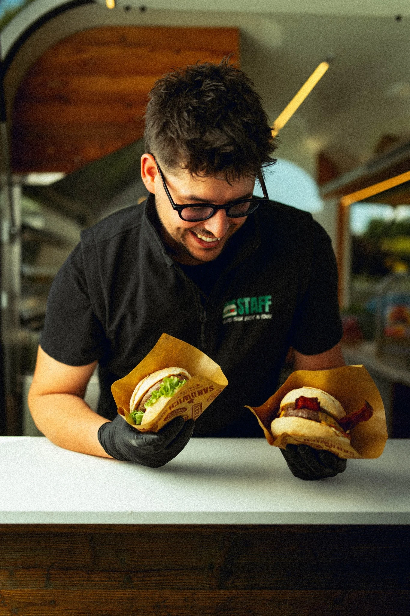 Staff ELVI'S con due burger