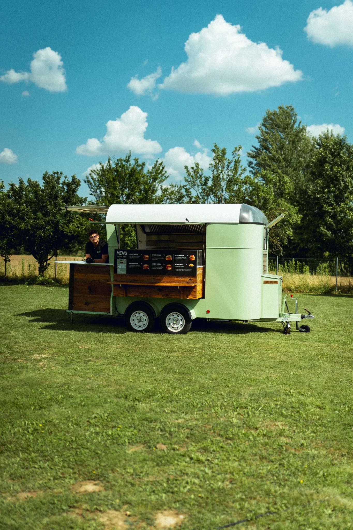ELVI'S Food Truck all'aperto